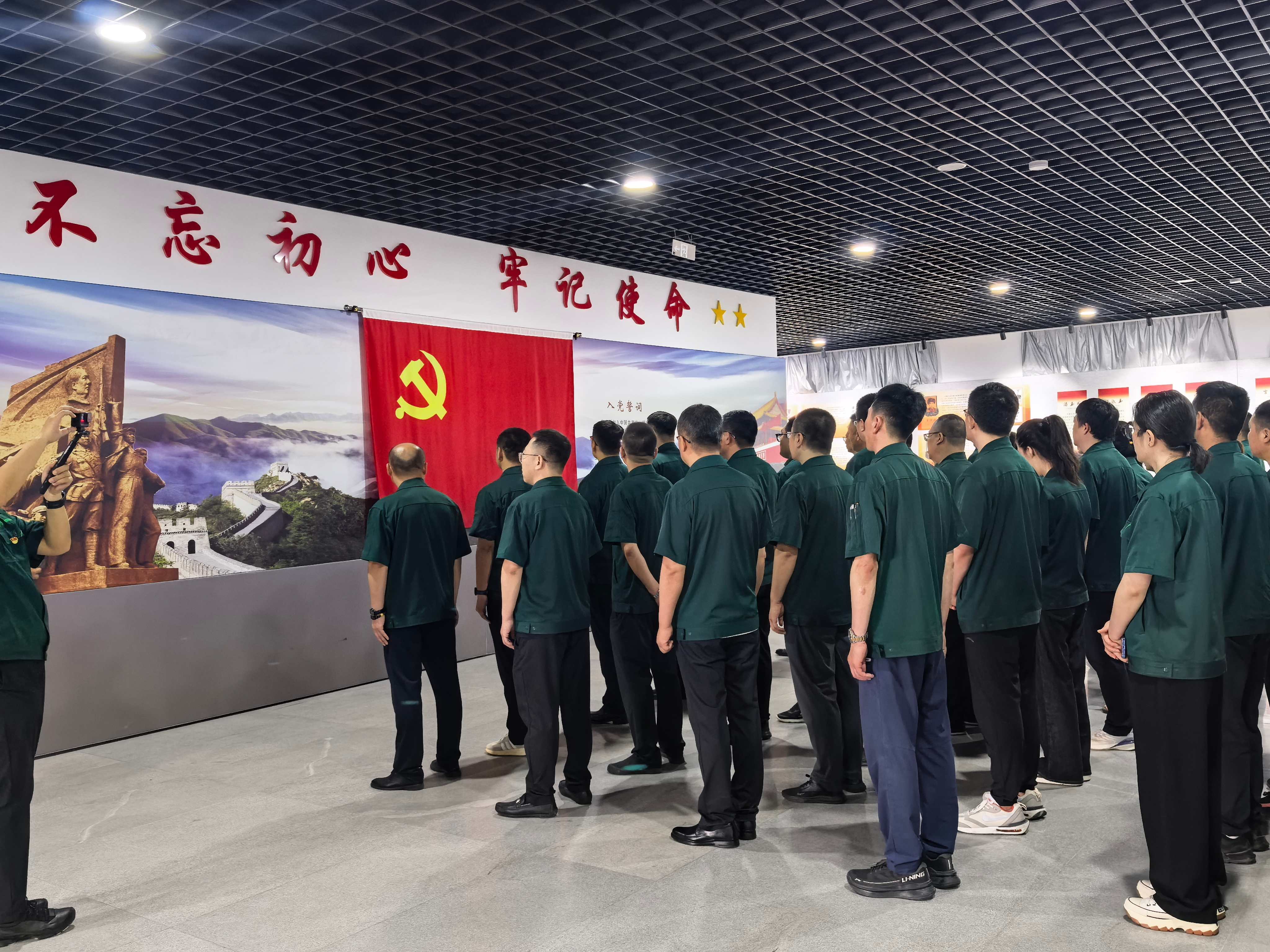 缅先烈忆峥嵘岁月 铭党恩启奋进新程? | 918.com集团党总支迎七一主题党日活动(图6) 缅先烈忆峥嵘岁月 铭党恩启奋进新程? | 918.com集团党总支迎七一主题党日活动(图6)