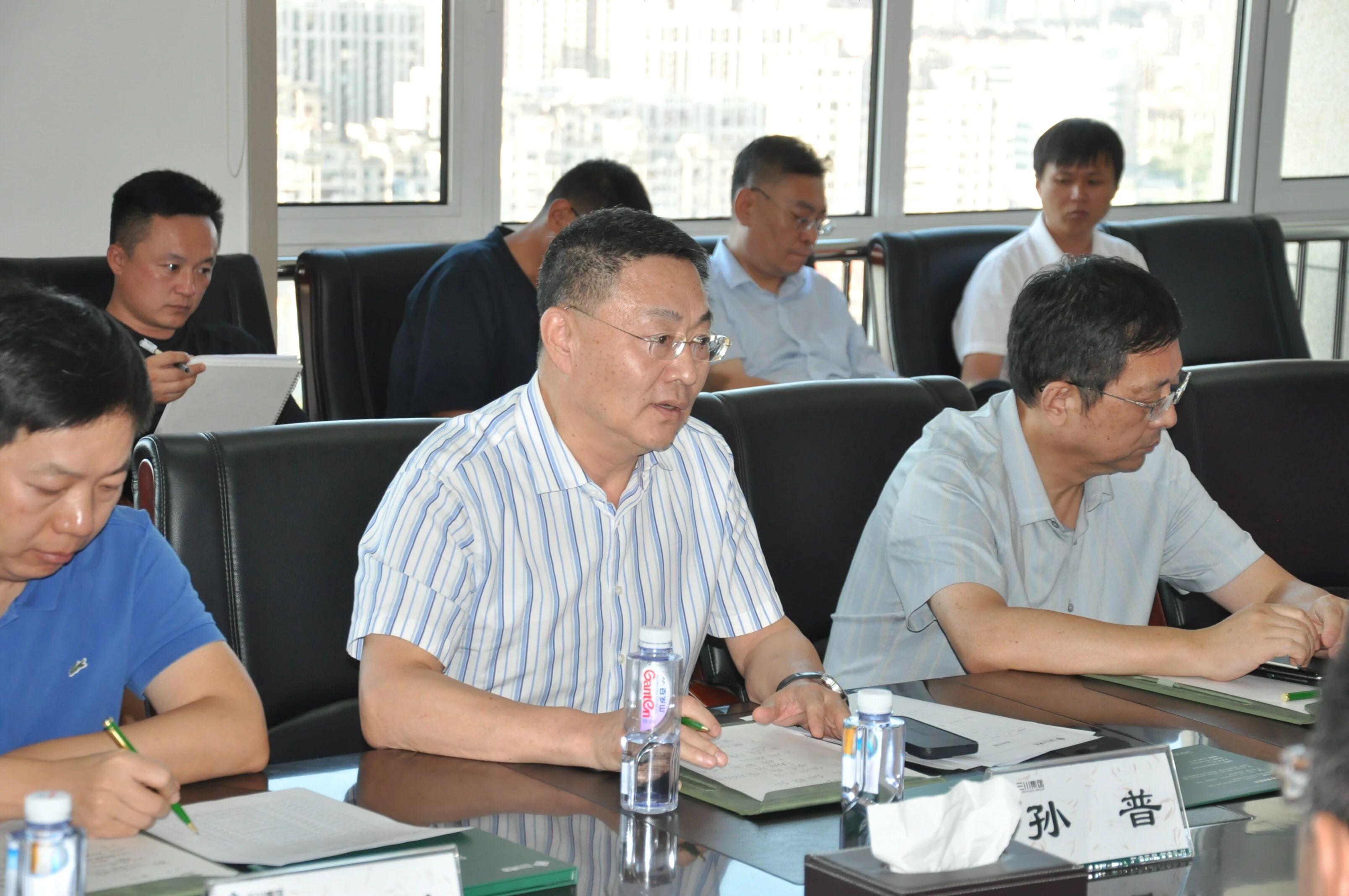 资源融合，深刻合作——大连市构筑装璜行业协会组织部门会员参观走访大连918.com建设集团(图3)