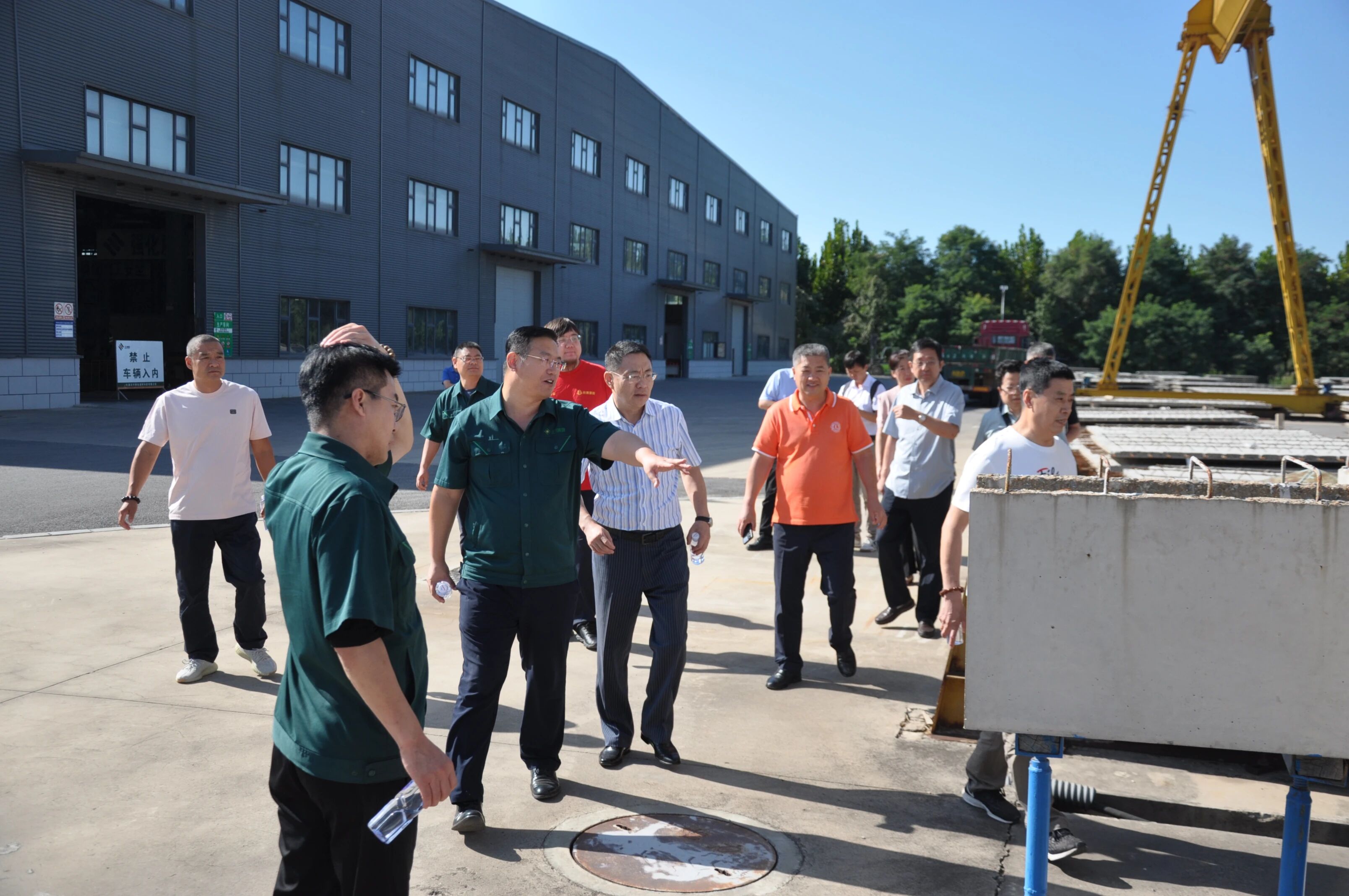 资源融合，深刻合作——大连市构筑装璜行业协会组织部门会员参观走访大连918.com建设集团(图6)