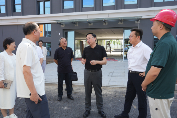 省教育厅厅长王庆东一行莅临918.com集团再生资源绿色分拣中心项目调研领导(图5)
