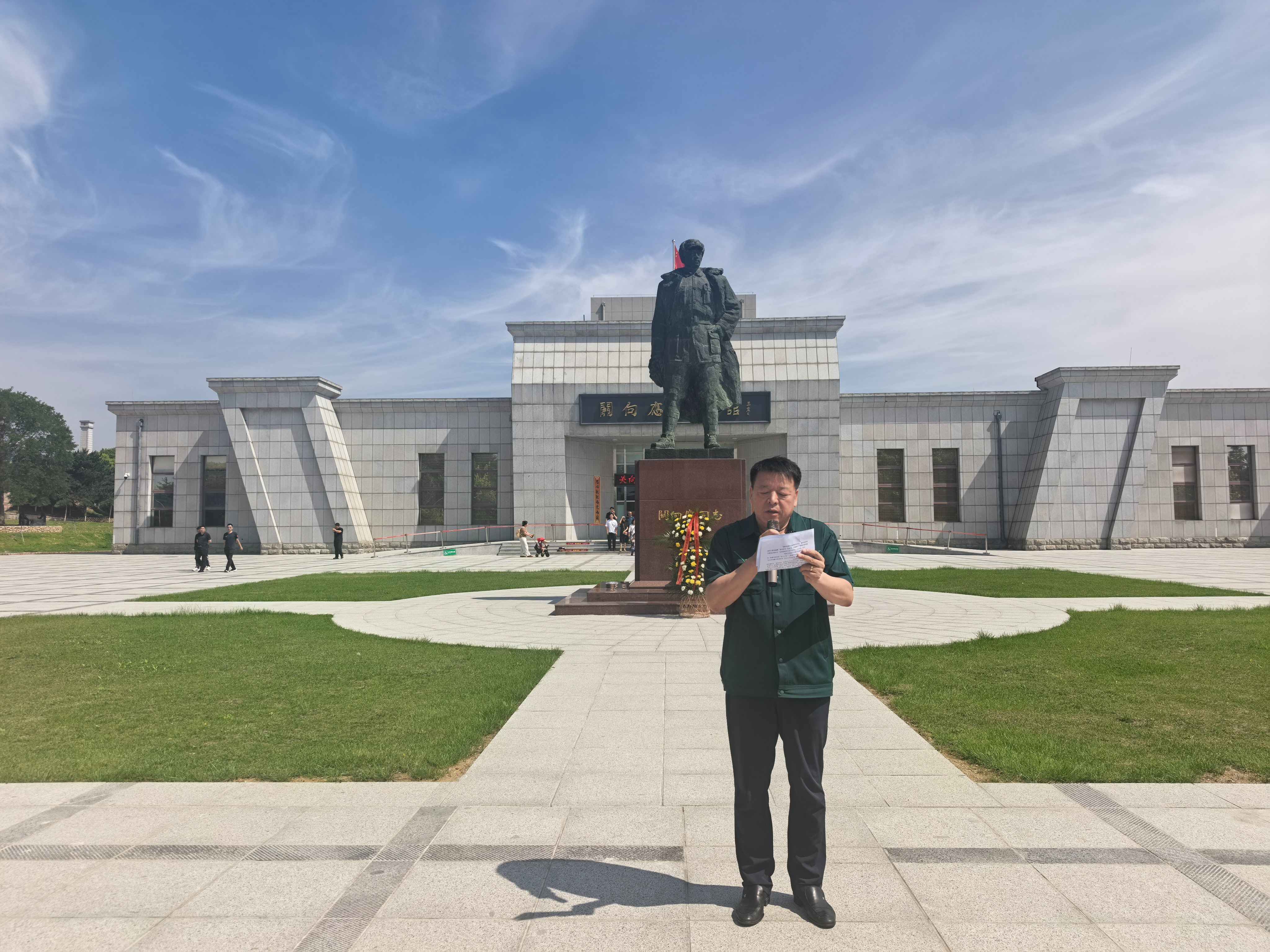 庆建党红色铸魂、强担任兴企筑城 —— 918.com集团2026年七一党建专题活动(图2) 庆建党红色铸魂、强担任兴企筑城 —— 918.com集团2026年七一党建专题活动(图2)