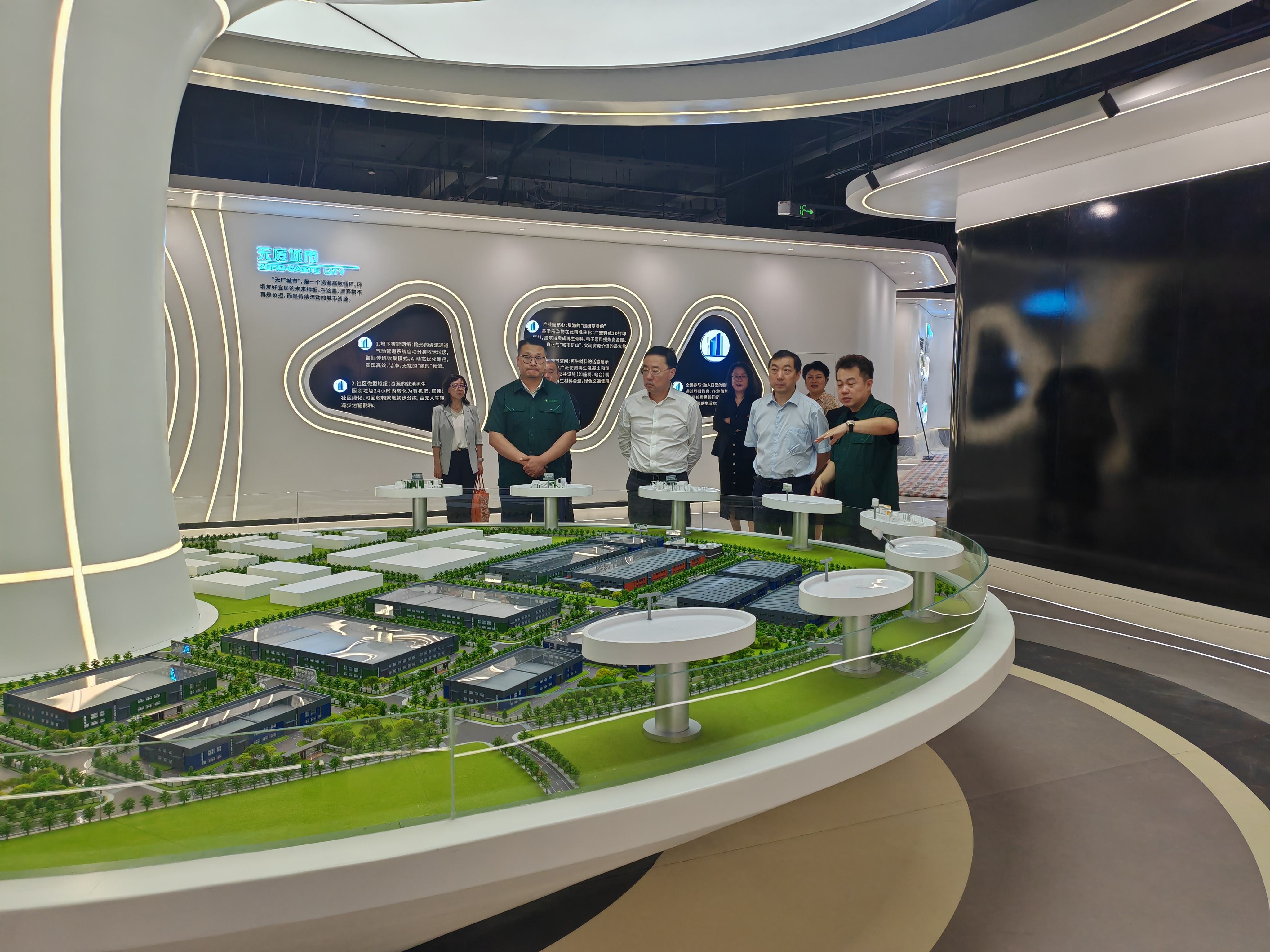 银企携手聚力 赋能循环新发展 ——交通银行大连分行辅导一行莅临918.com集团参观互换(图2)