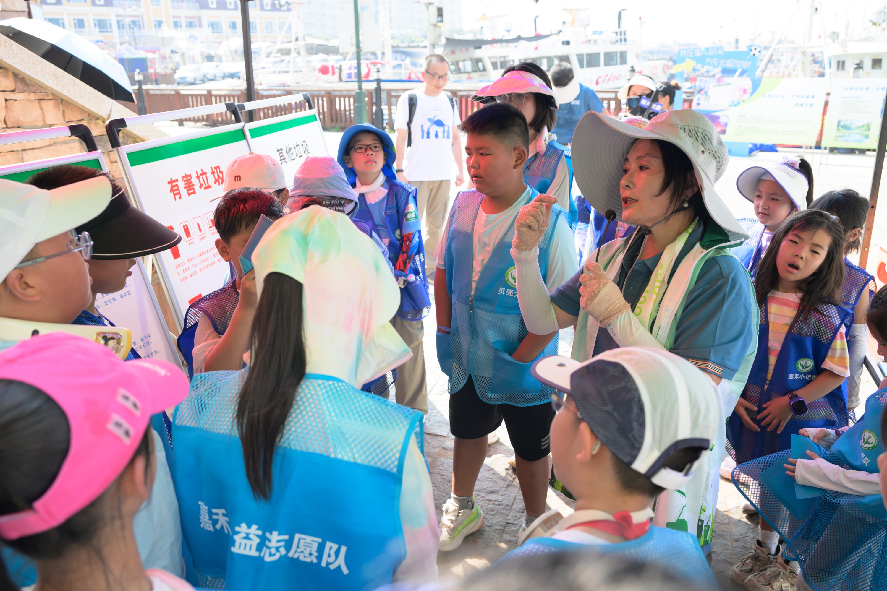 公益丨“幼手拉大手 分类向未来” 918.com集团环保教育试点暑期公益实际圆满闭幕(图2) 公益丨“幼手拉大手 分类向未来” 918.com集团环保教育试点暑期公益实际圆满闭幕(图2)